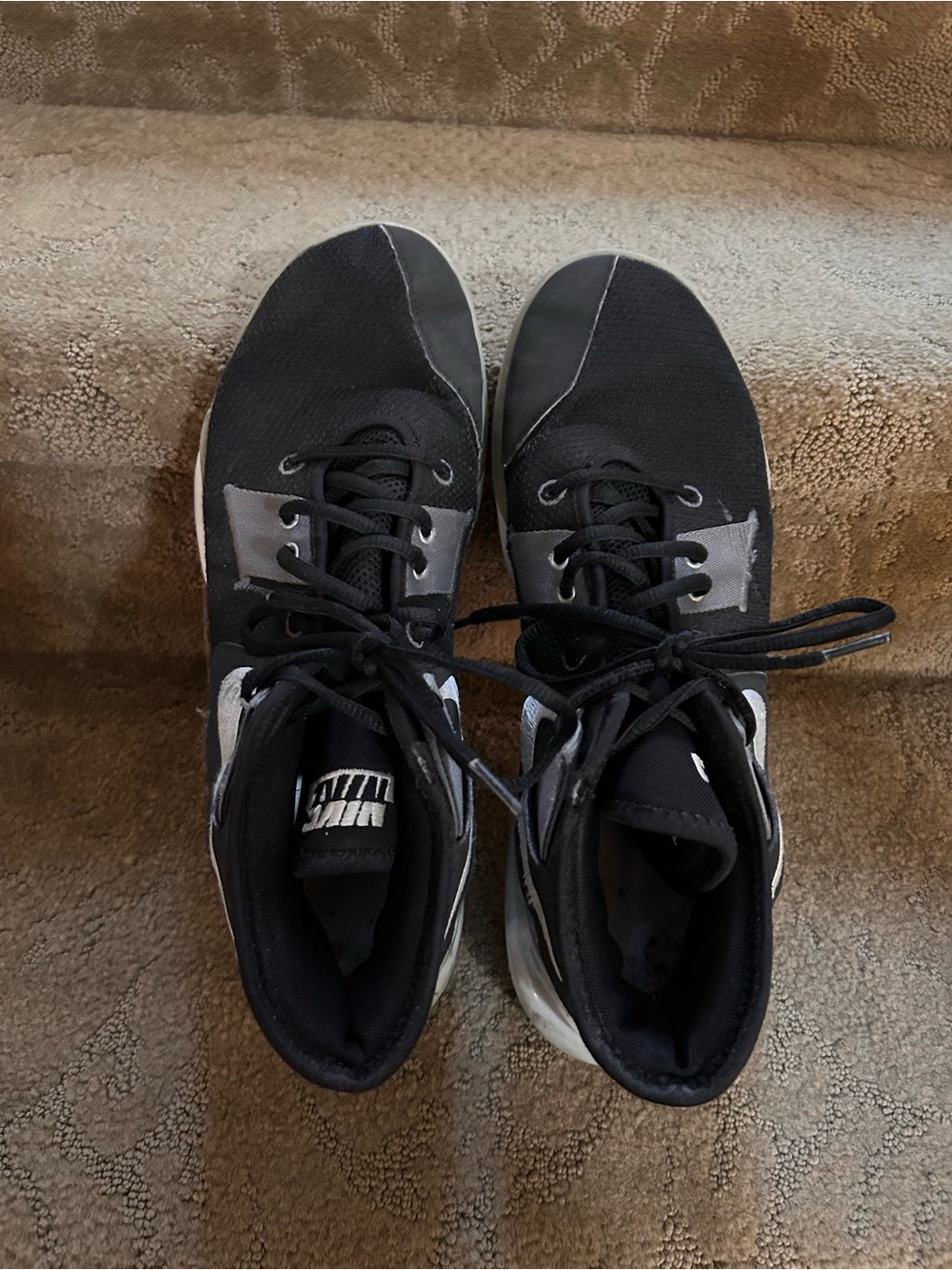Nike Men's Black and Gray Athletic Sneakers